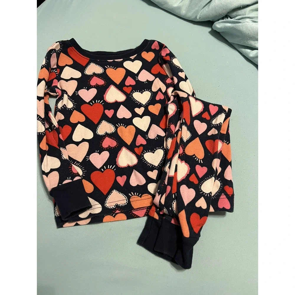 Old Navy Girls Valentine's Day Hearts Love  pajamas    Size‎ 3T